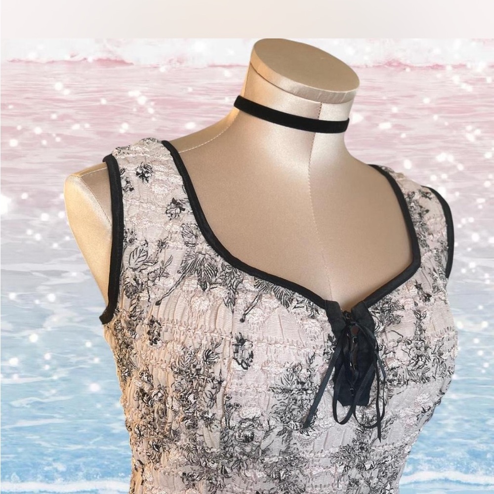 y2k top with lace-up detail and ruffle hem by Dressbarn size L - Picture 2 of 7